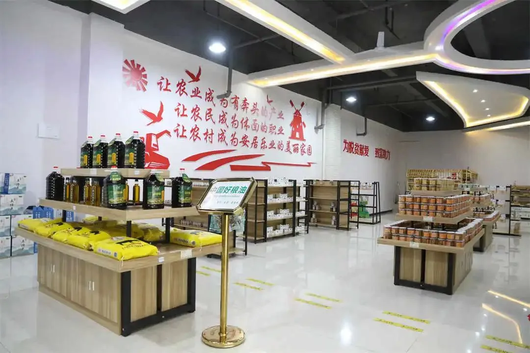 Центр продаж сельскохозяйственной продукции Сычжоу компании Guizhou Hongleyuan Fruit and Vegetable Co., Ltd. (Фото: Чэнь Кунь)